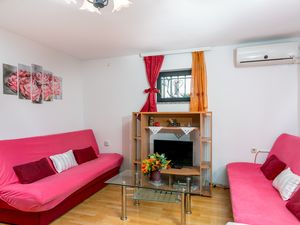 23934382-Ferienwohnung-4-Fažana-300x225-2