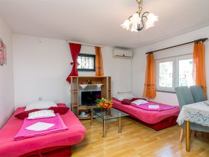 23934382-Ferienwohnung-4-Fažana-300x225-3