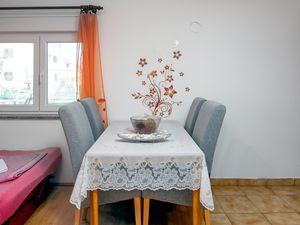 23934382-Ferienwohnung-4-Fažana-300x225-4