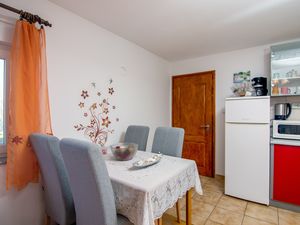 23934382-Ferienwohnung-4-Fažana-300x225-5