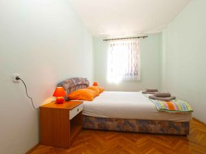 23892650-Ferienwohnung-4-Fažana-300x225-3