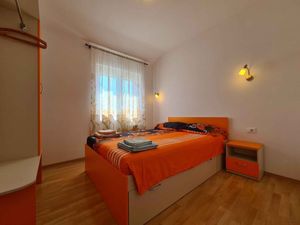 23953498-Ferienwohnung-4-Fažana-300x225-3