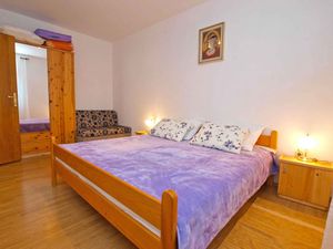 23910044-Ferienwohnung-4-Fažana-300x225-5