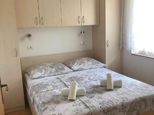 18494844-Ferienwohnung-6-Fažana-300x225-5