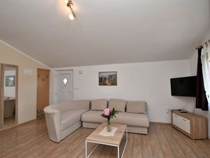 23943341-Ferienwohnung-4-Fažana-300x225-5