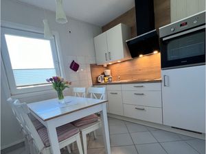 23677425-Ferienwohnung-4-Fehmarn-300x225-3