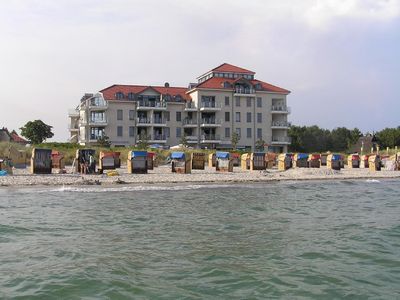 Die Strandburg am Südstrand auf Fehmarn, vom Wasser aus.