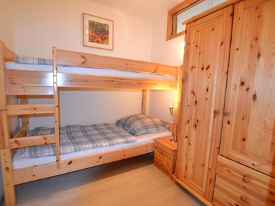 Strandburg - Schlafzimmer 2 mit Etagenbett und Kleiderschrank