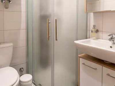 Bad mit WC und Dusche