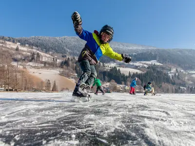 Abseits der Piste_Eislaufen_Brennsee_Bad Kleinkirc
