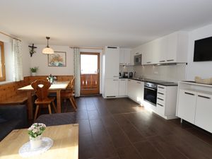 23896356-Ferienwohnung-9-Fendels-300x225-1