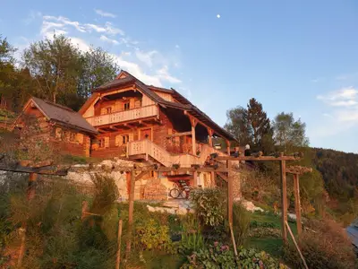 Außenansicht der Mirnock Hütte