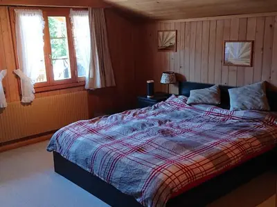 Schlafzimmer mit Doppelbett