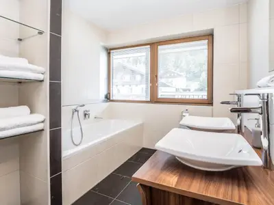 Badezimmer mit Badewanne