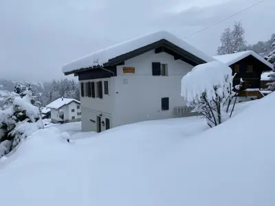 Winter Chalet hinten