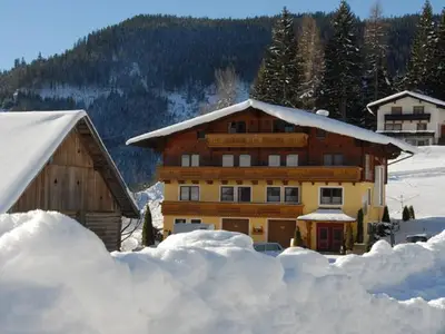 Winter Hausansicht