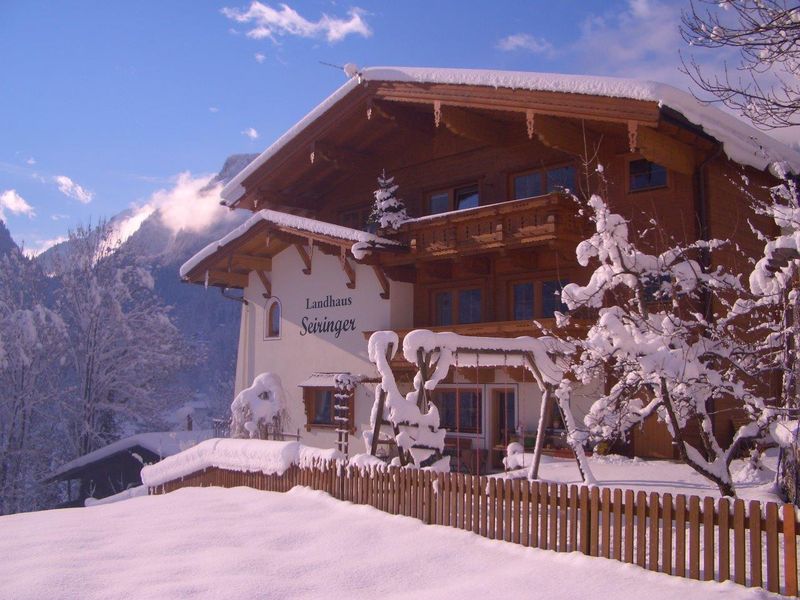 Landhaus Seiringer Hausansicht Winter