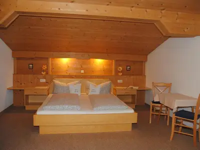 Schlafzimmer 1