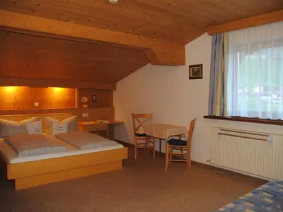Schlafzimmer 1