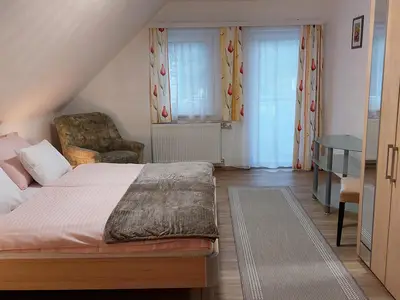 Schlafzimmer 1