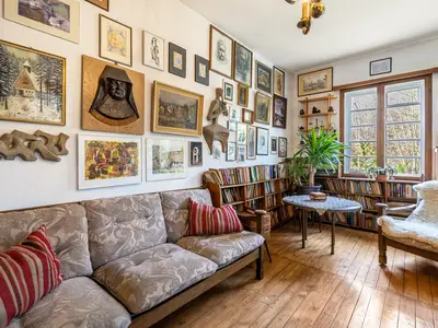 Photo, INSIDE, OUTSIDE