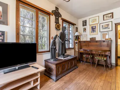 Photo, INSIDE, OUTSIDE