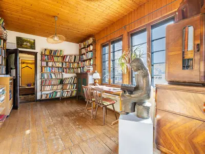 Photo, INSIDE, OUTSIDE