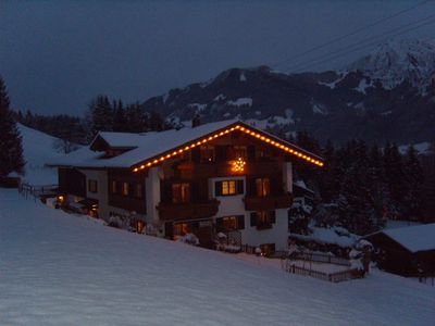 Landhaus Eggensberger im Winter bei Nacht