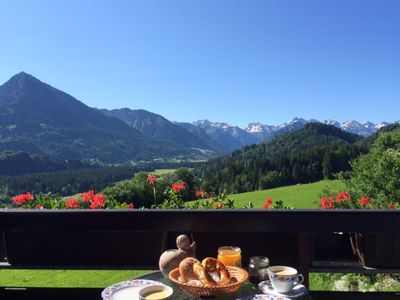 Frühstück auf dem Balkon-Haus Bergland