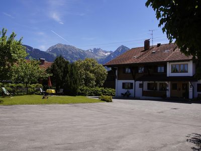 Parkplatz_mit_Bergblick