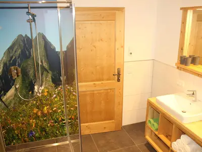 Modernes Bad mit fantastischer Dusche