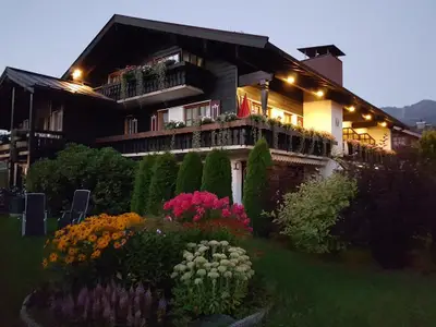 Ansicht Allgäuer Landhaus vom Garten aus