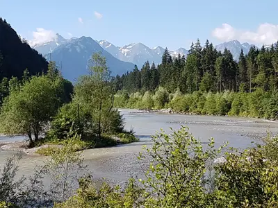 Iller mit Blick auf die Oberstdorfer Bergwelt