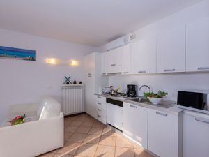 22095733-Ferienwohnung-4-Fiumelatte-300x225-3