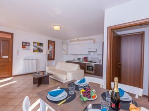 22095723-Ferienwohnung-4-Fiumelatte-300x225-3