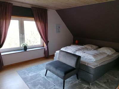 Schlafbereich. Schlafzimmer mit Kingsize-Bett 160x200cm