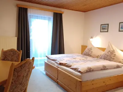Großes Zimmer im 2. Stock südseitig mit Balkon