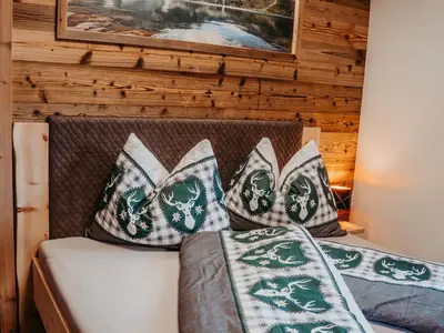 Schlafzimmer mit Doppelbett