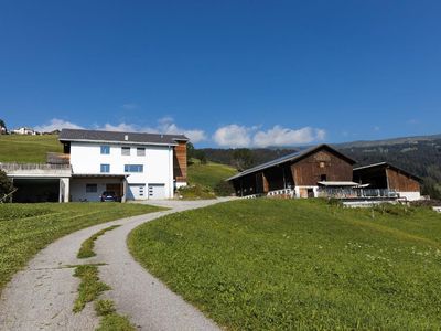 Haus mit Stall, Ansichten von unten