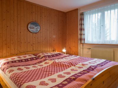 Schlafzimmer mit Doppelbett