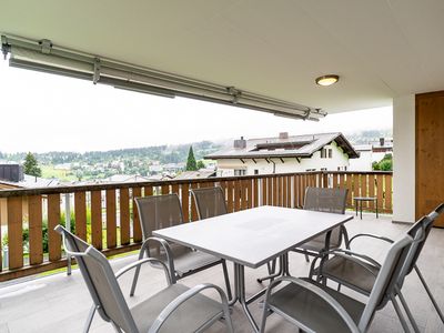 Grosser Balkon mit Aussicht in Richtung Süden