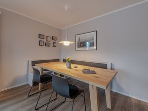 23470292-Ferienwohnung-4-Flims-300x225-3