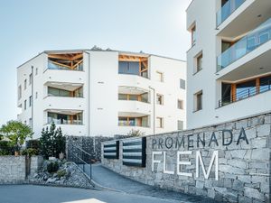 22240311-Ferienwohnung-8-Flims-300x225-1