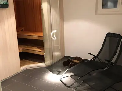 Nur zu dieser Wohnung gehöriger 15 Quadratmeter grosser Saunaraum (mit Bio-Sauna und Dusche der Firma Küng)