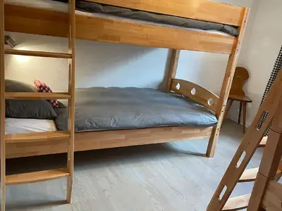 Zweites Schlafzimmer mit 2 Etagenbetten (für Erwachsene oder Kinder)
