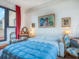 23742850-Ferienwohnung-2-Florenz-300x225-3