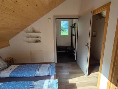 Doppelbett im Wohnbereich,