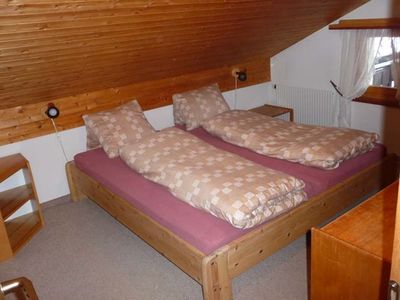 Schlafzimmer mit Doppelbett