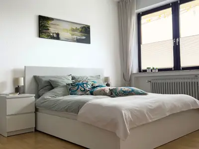 Schlafzimmer mit Doppelbett