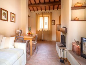 23755497-Ferienwohnung-4-Foligno-300x225-2